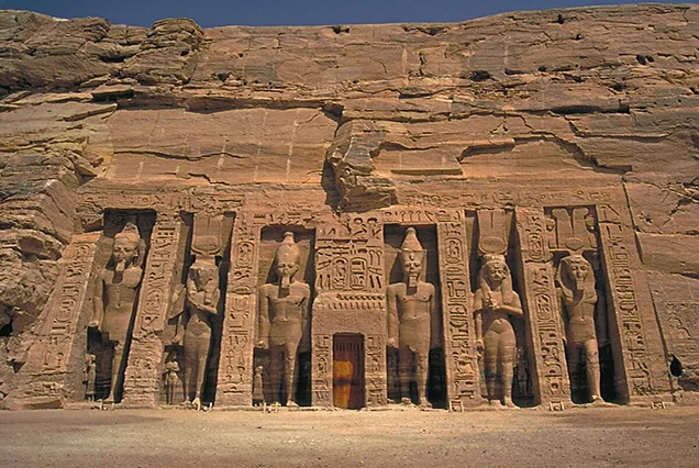 Excursion privée d’Assouan à Abou Simbel en autocar