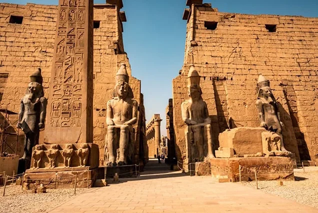 Pyramides, Nil et Sinaï – circuit privé de luxe de 12 jours