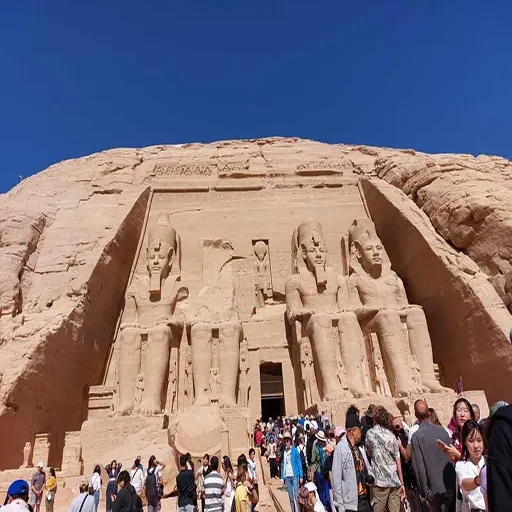 Circuit privé de 2 jours d’Assouan à Abou Simbel avec spectacle son et lumière