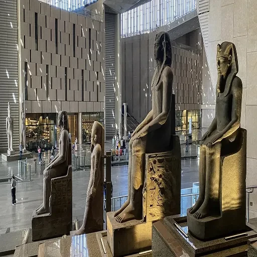 Excursion privée depuis l’aéroport du Caire vers les pyramides de Gizeh et le Grand Musée Égyptien