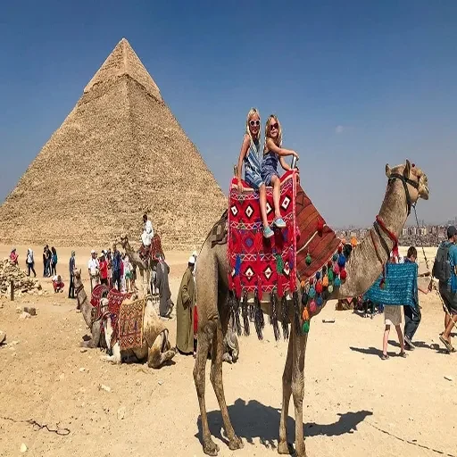 Excursion privée en avion de Louxor au Grand Musée Égyptien et aux pyramides de Gizeh