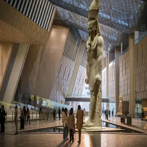 Excursion privée d’Hurghada au Grand Musée Égyptien et aux pyramides de Gizeh