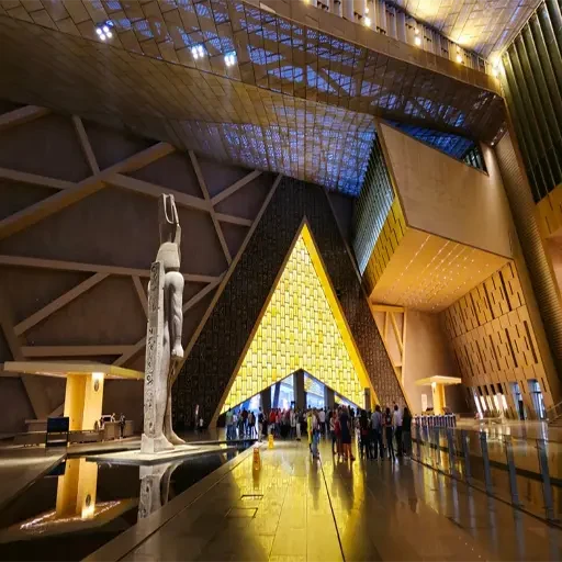 Excursion privée d’Hurghada au Grand Musée Égyptien et aux pyramides de Gizeh