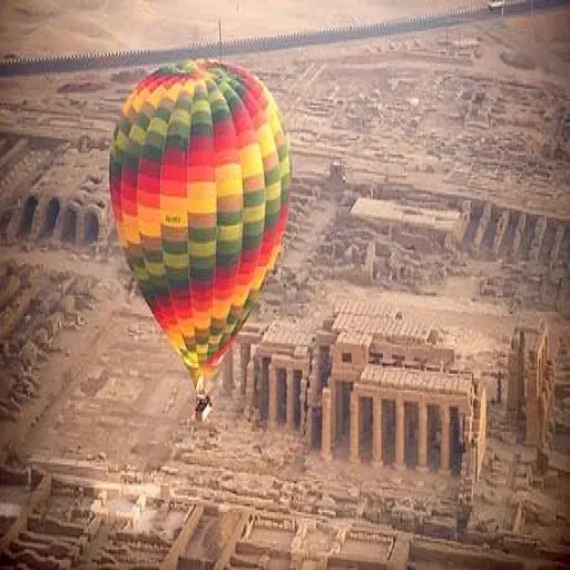 Vol spectaculaire en montgolfière au lever du soleil à Louxor