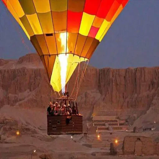 Vol spectaculaire en montgolfière au lever du soleil à Louxor