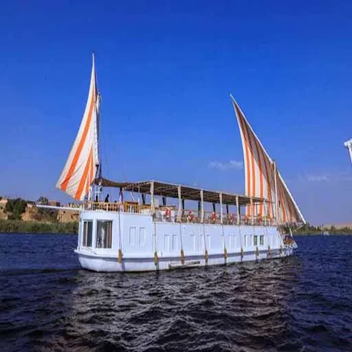 Three Pyramids Dahabiya – croisière sur le Nil de 5 jours : Louxor–Assouan