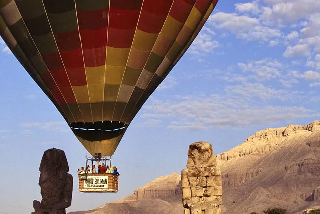 Vol spectaculaire en montgolfière au lever du soleil à Louxor